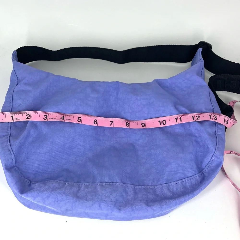 Baggu Hello Kitty Blue Embroidered Medium Crescent Crossbody Bag Pre Owned - Picture 7 of 7